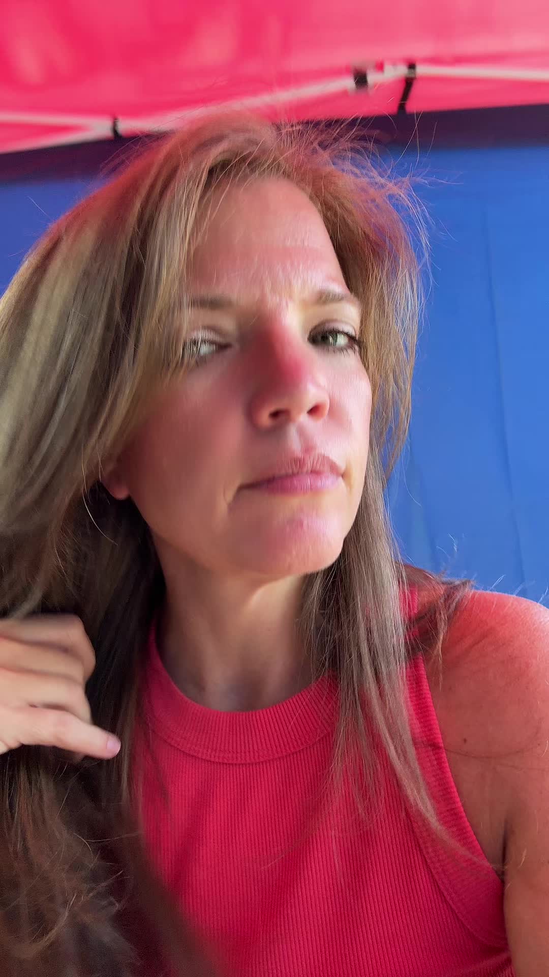 @HotwifeKat