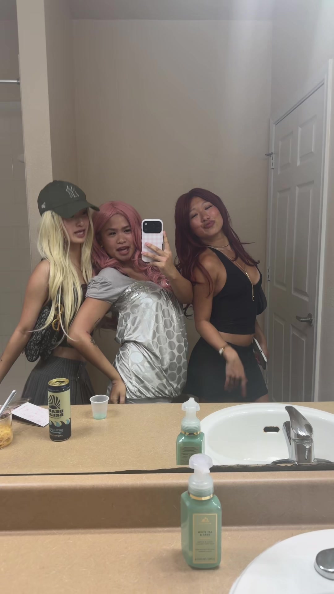 @mikaella