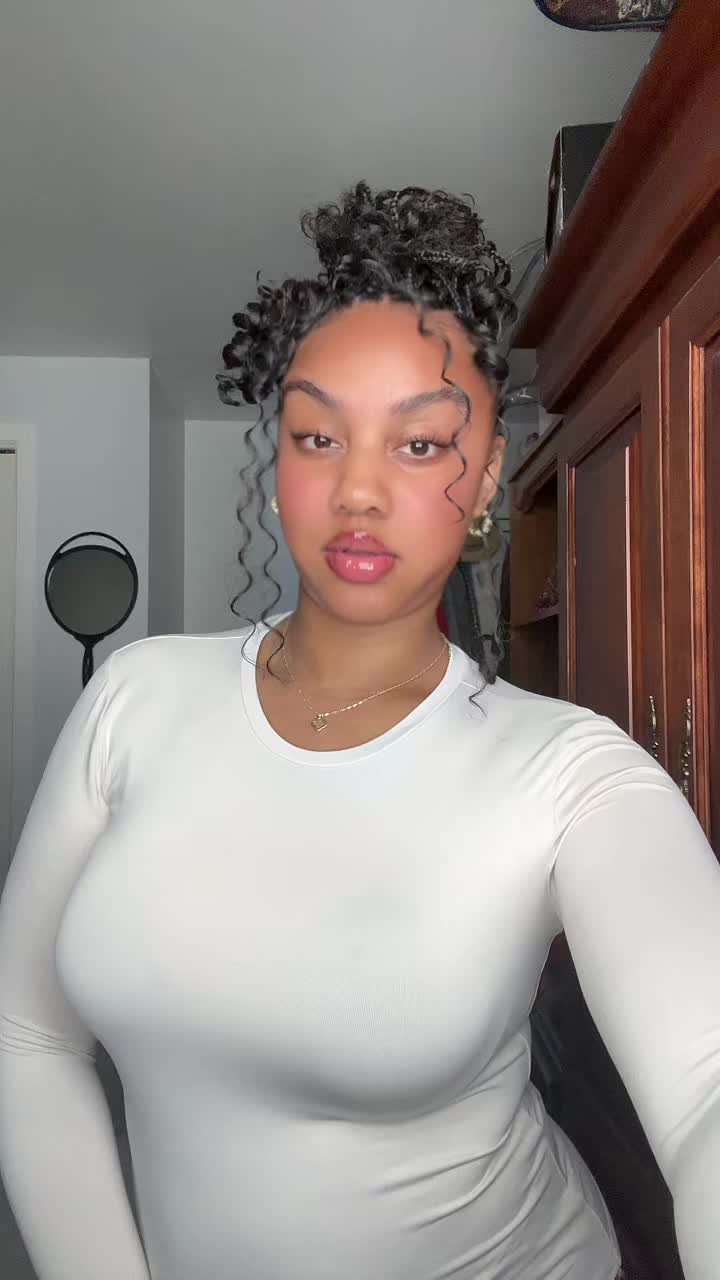 @𝐌𝐢𝐬𝐬 𝐂𝐫𝐚𝐳𝐲💫