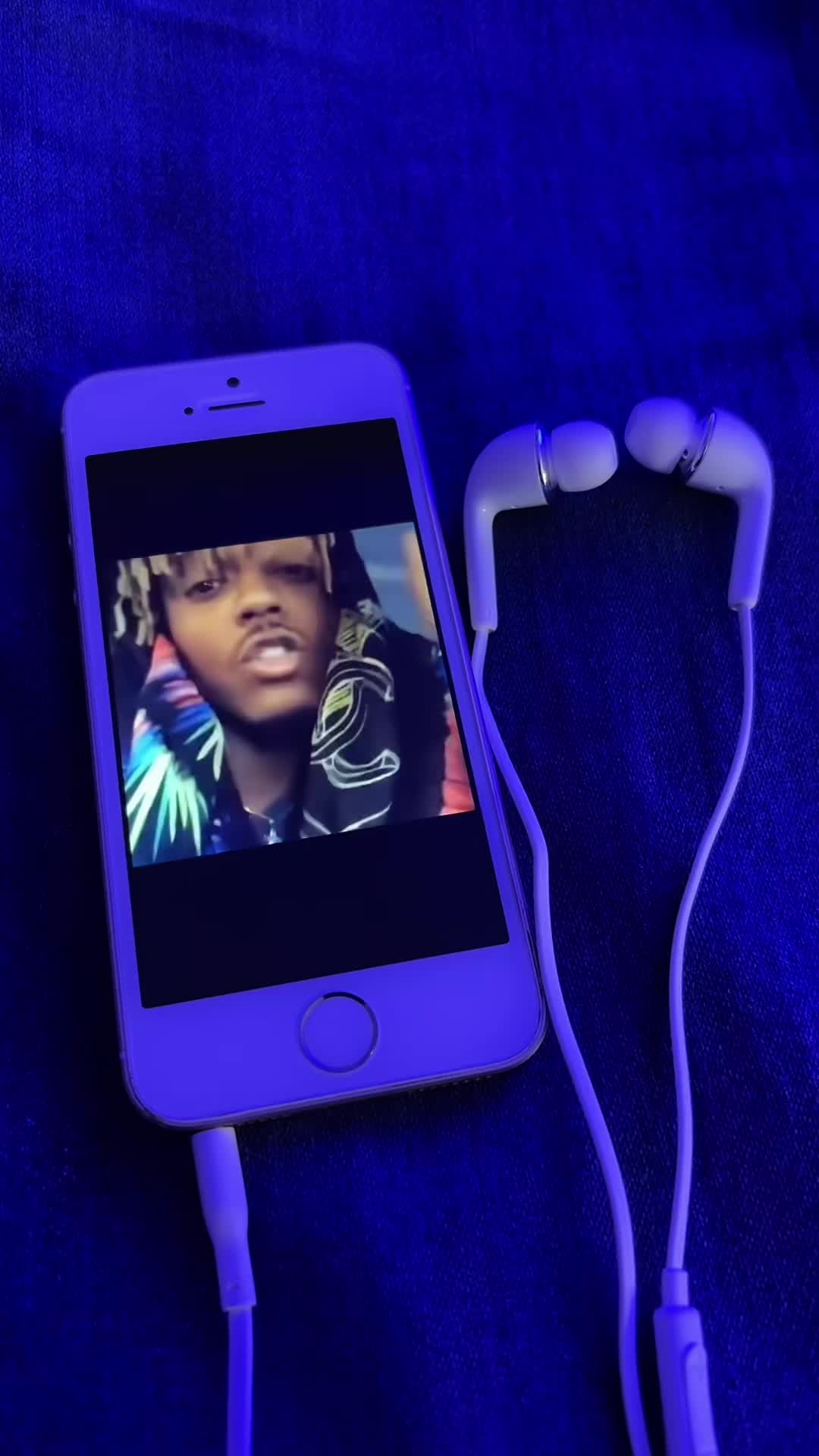 @𖣂