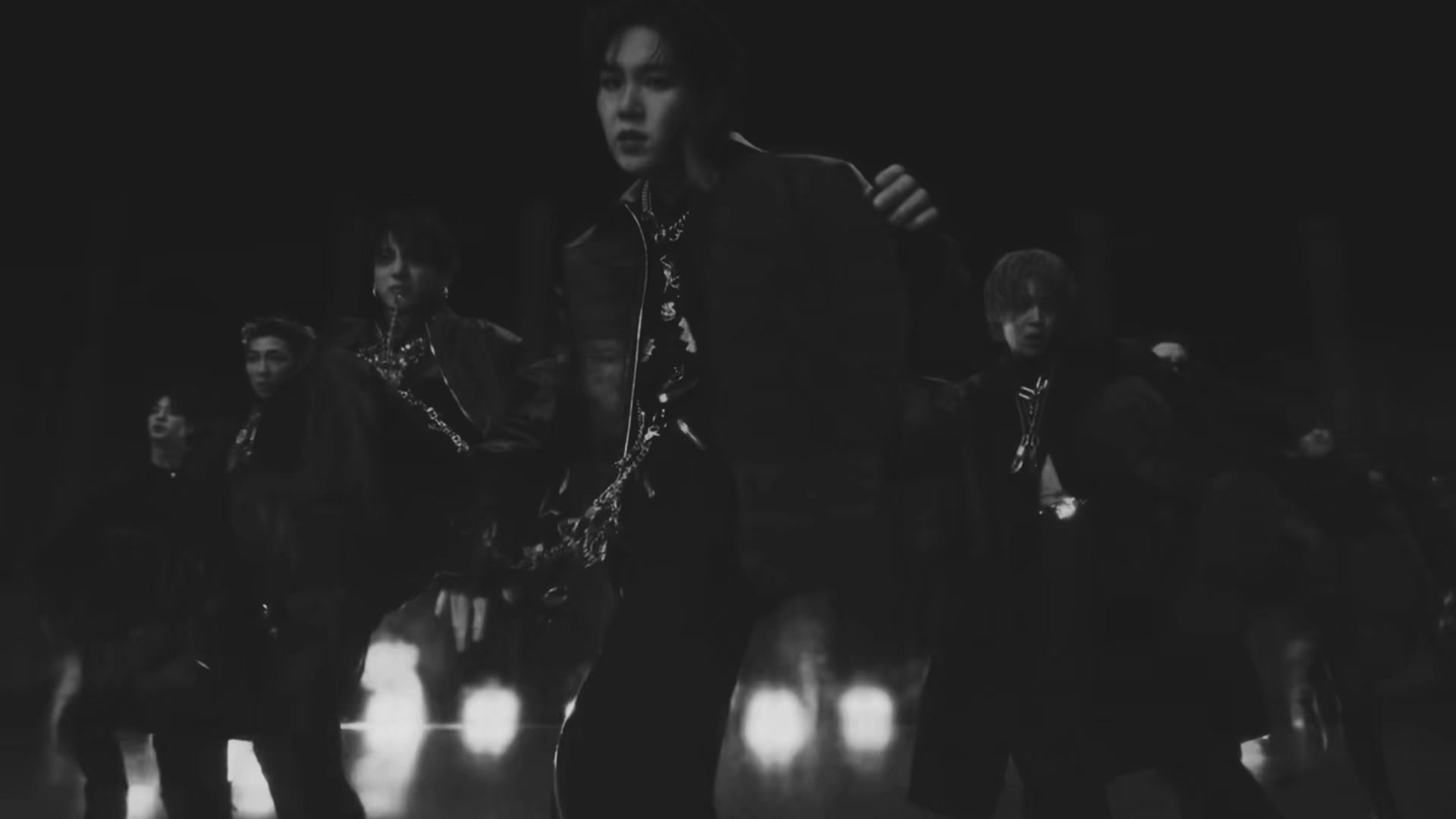 @༯