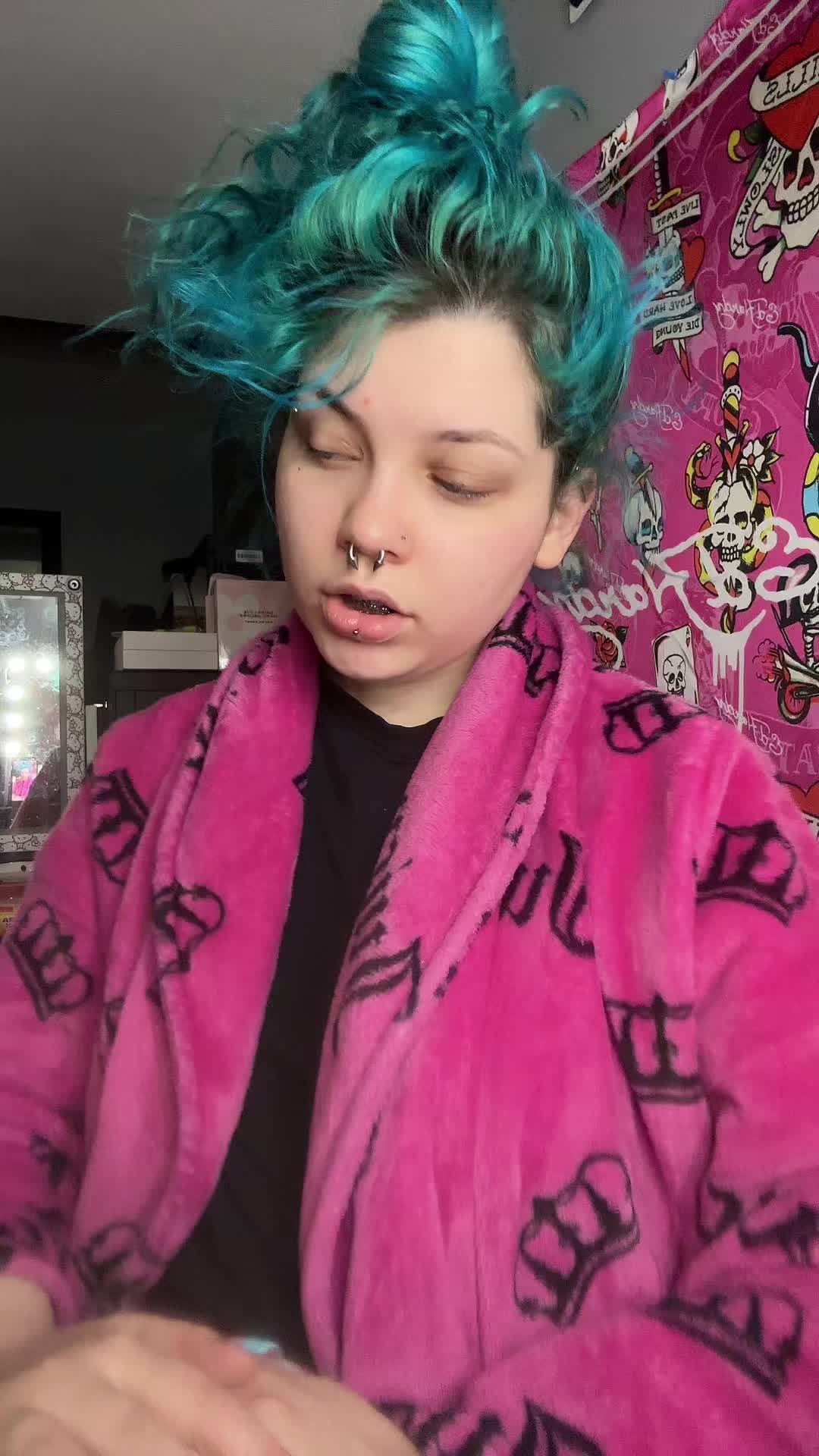 @mshellolitty