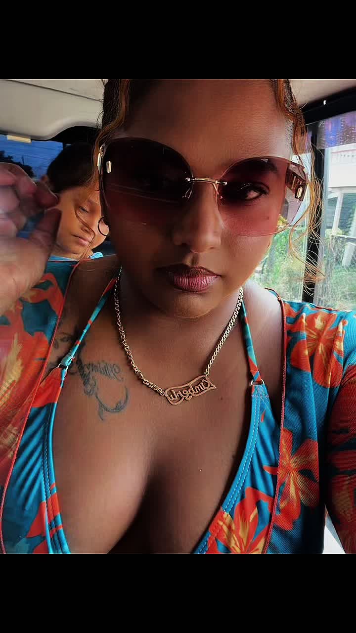 @๐๐๐
GlowQueen๐
๐๐