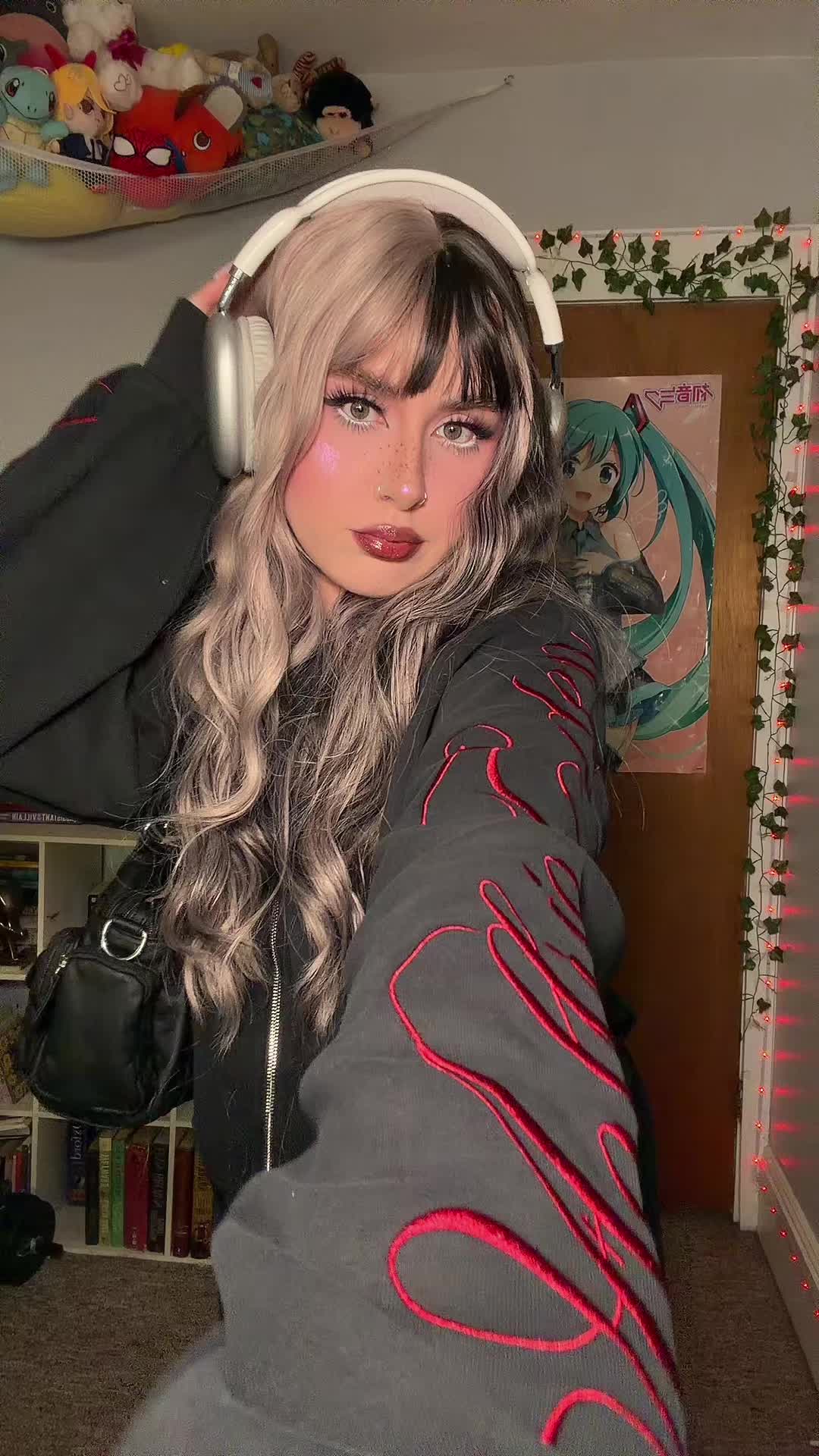@simiviolet