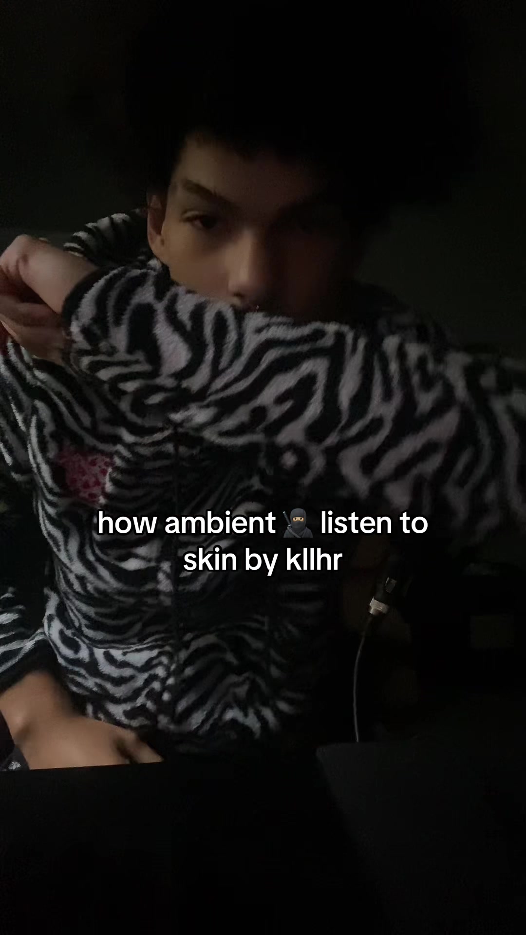@:3