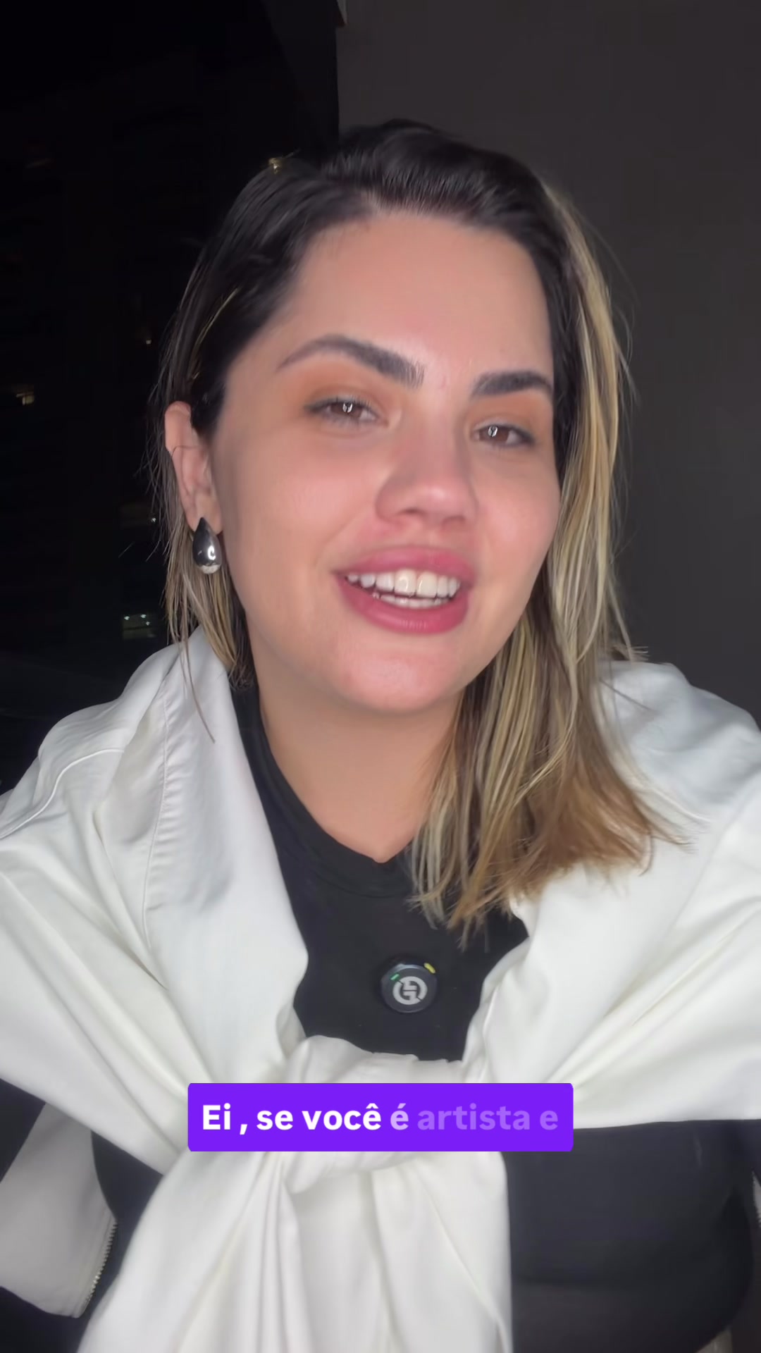 @anadelamonica