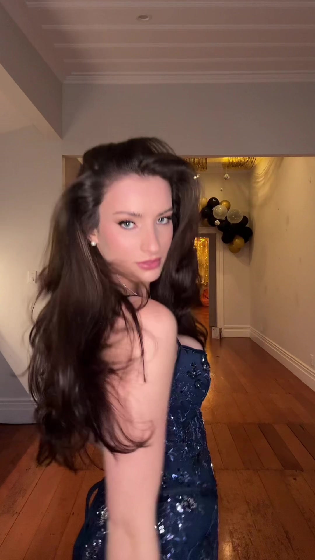 @izzcon