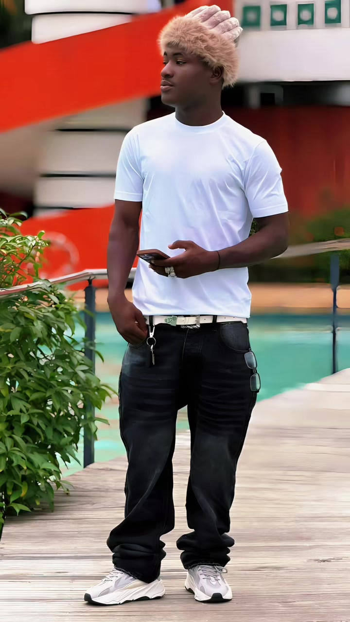 @S 19 👨🏾🦱🖤