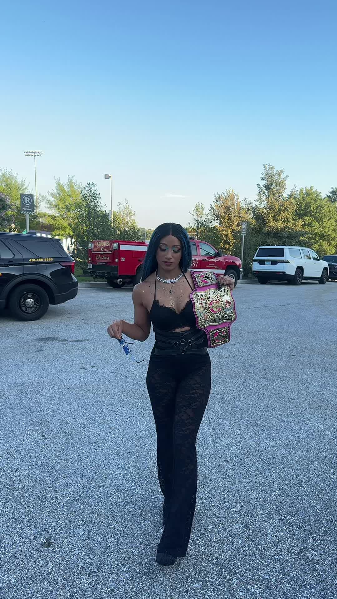 @Mercedes Moné