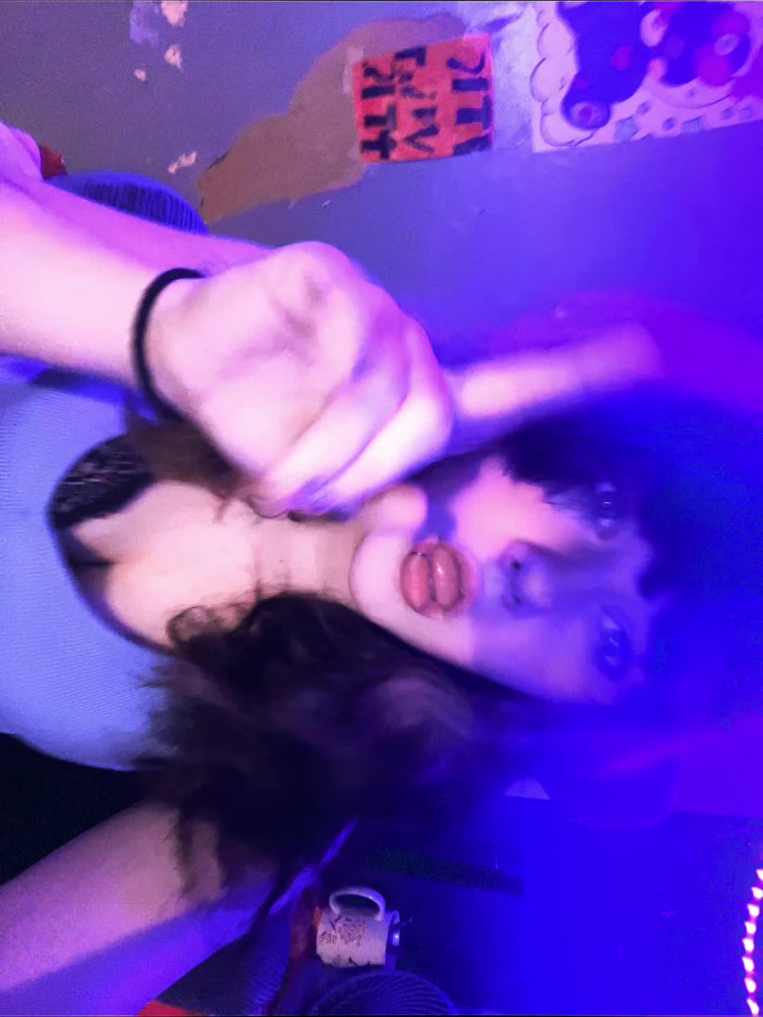 @Gir_emogirl_jonniegulbert🚬