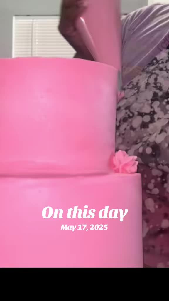 @Cake Lady 🎂 | Lo 🖤