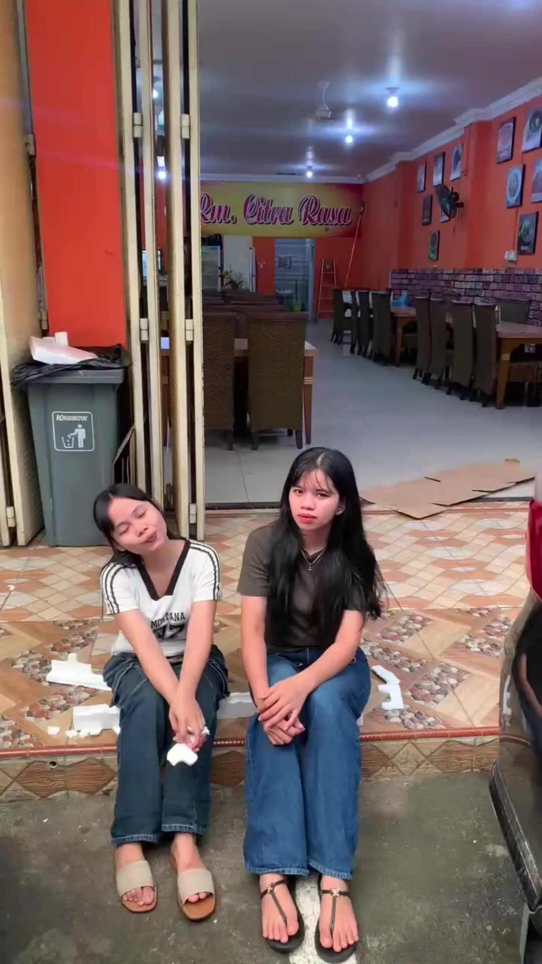 @v12a🦋