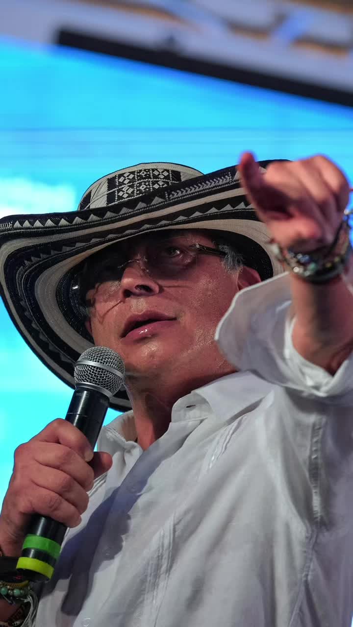 @Gustavo Petro