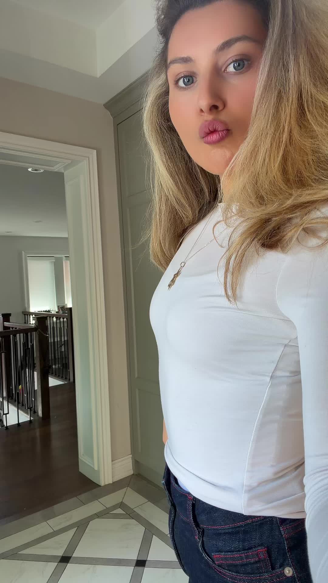 @sixgirlswithnojob