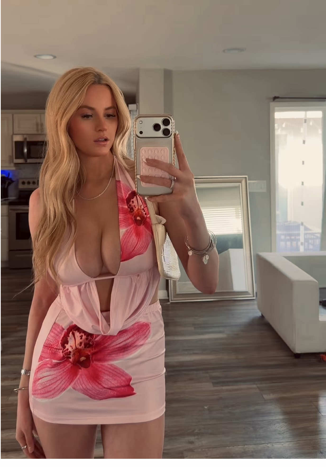 @Barstoolblonde🍒