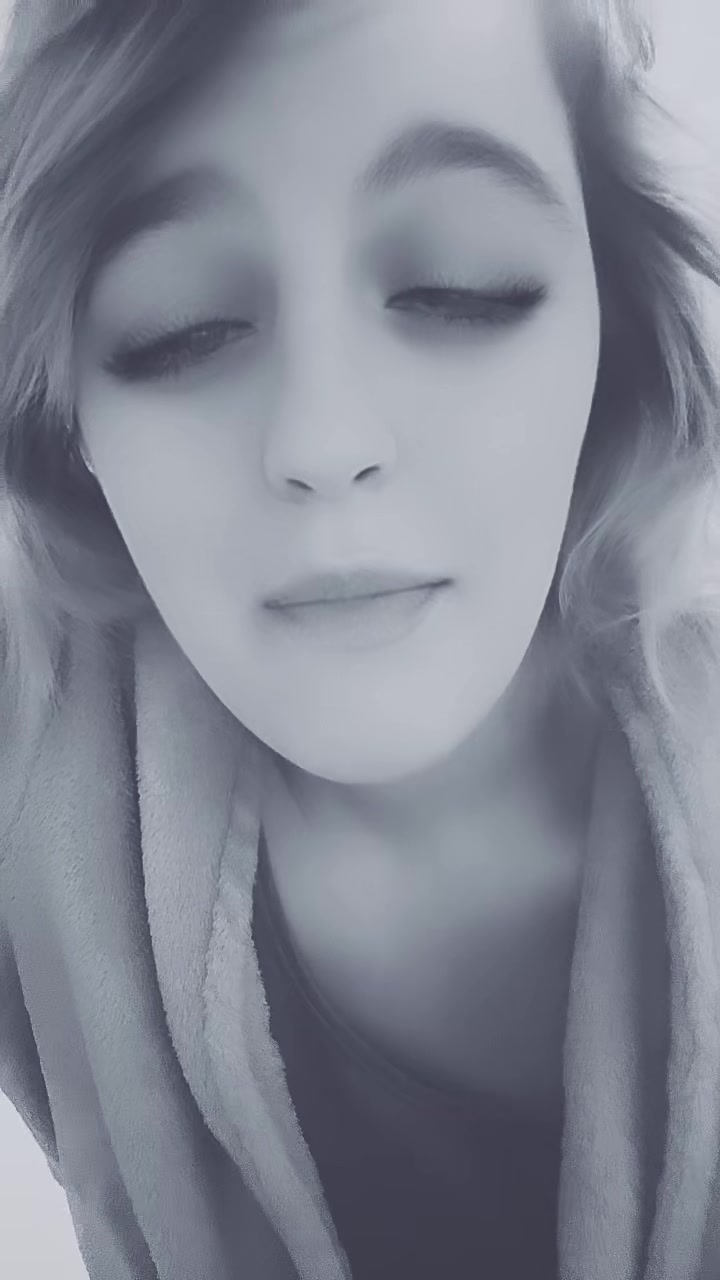 @꧁༒★𝕰𝖑𝖑𝔂★༒꧂
