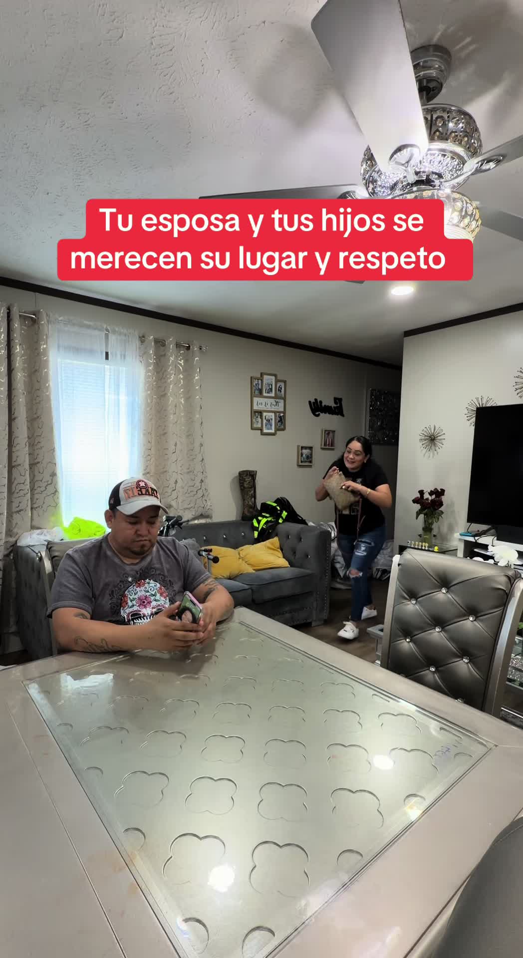 @Una familia mexicana🇲🇽