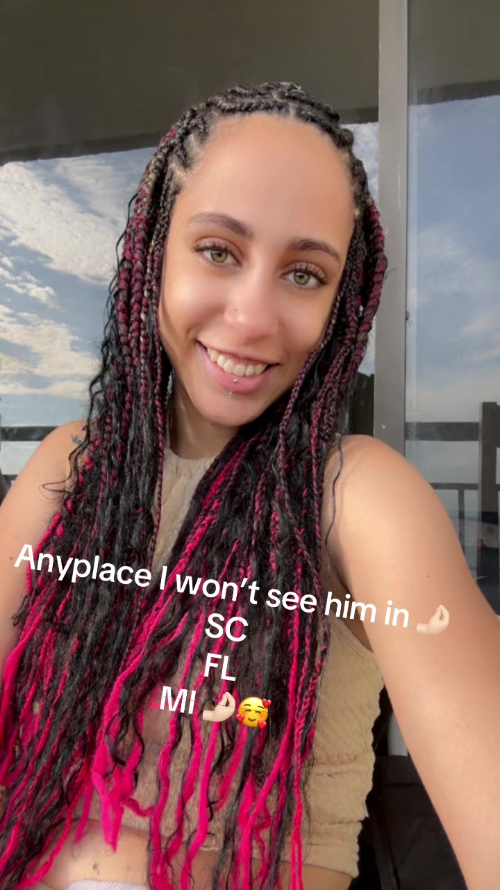@hollimariee24