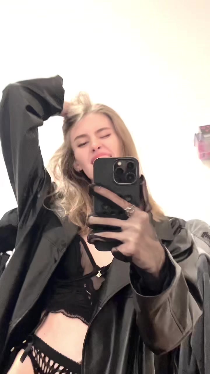 @Awemorre👁&zwj;🗨