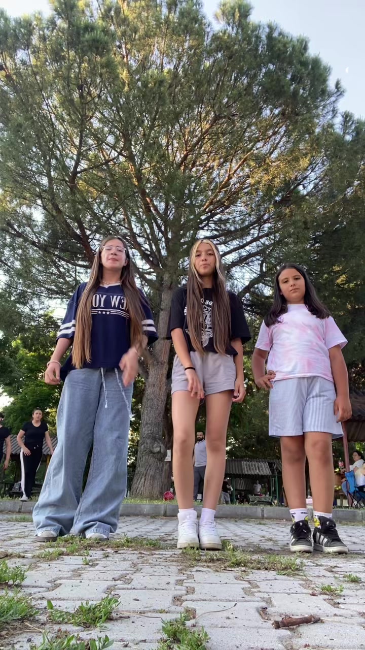 @ℰ𝓁𝒾𝓏