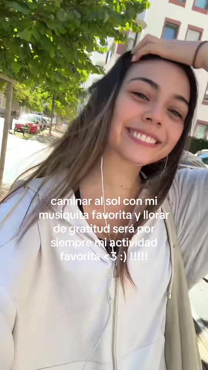 @adrianaleivaac