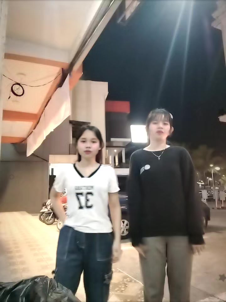 @v12a🦋