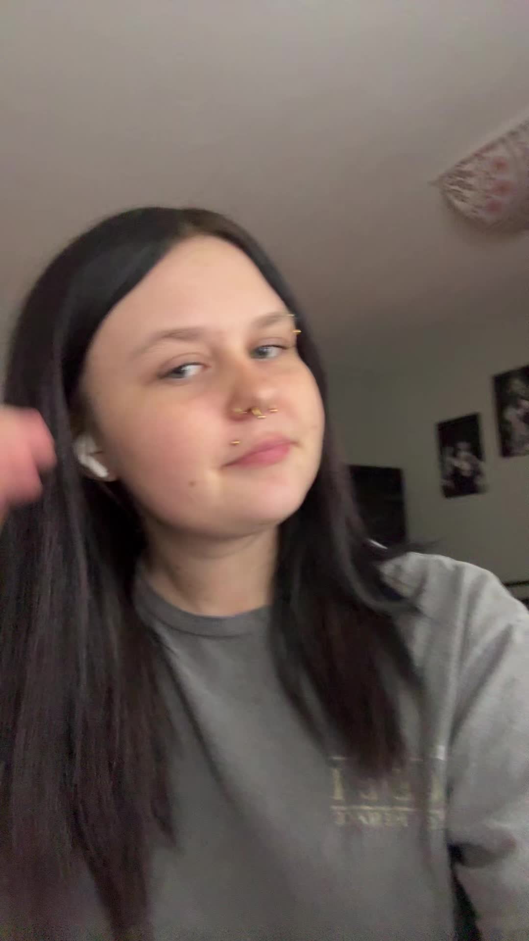 @ella018329