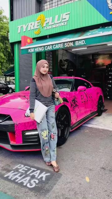 @Cik Puan Auni Founder Elyss