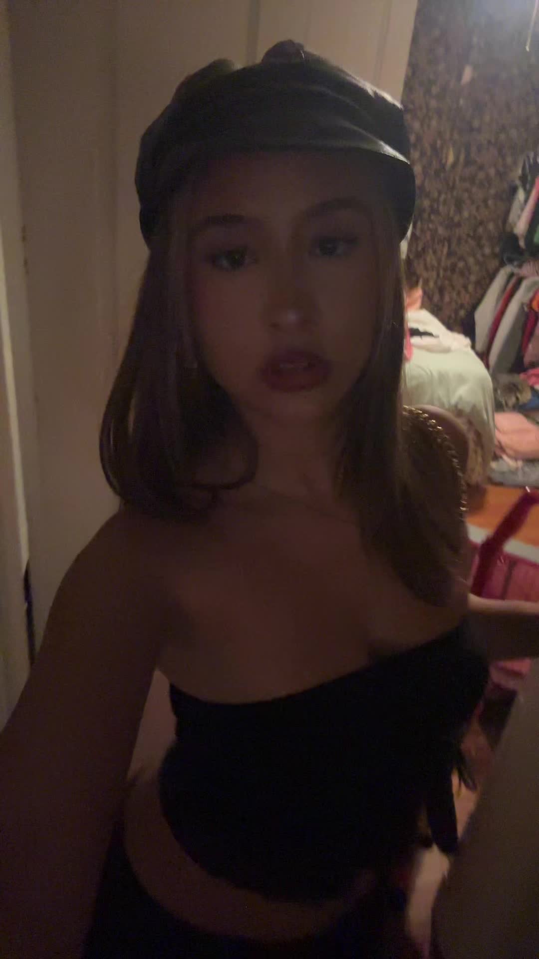@sophielaynee