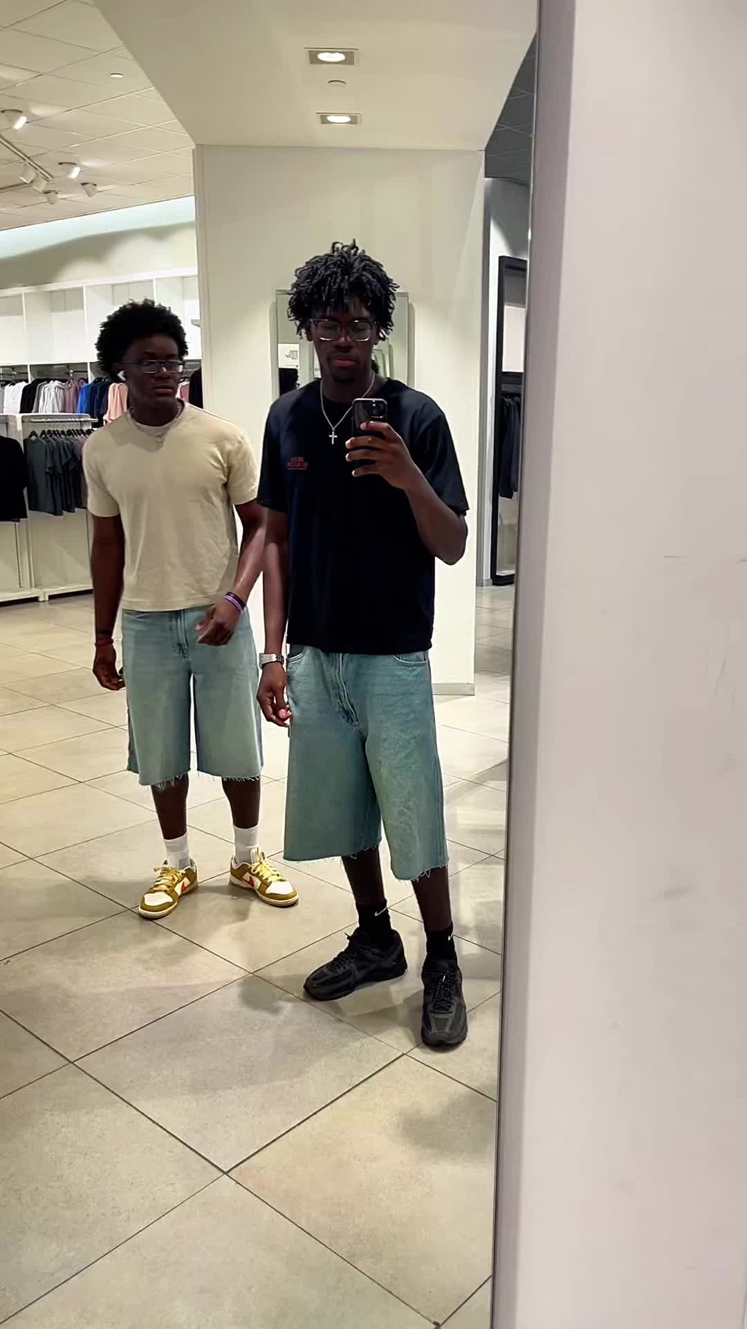 @Kam🌟