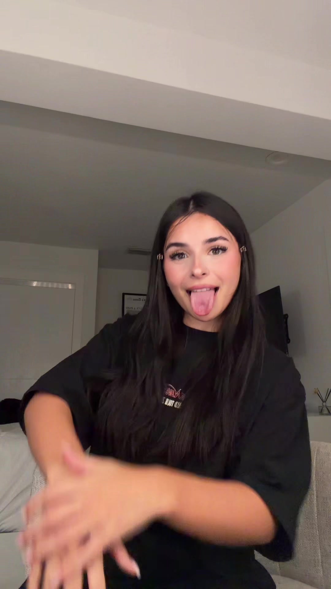 @vickyguez