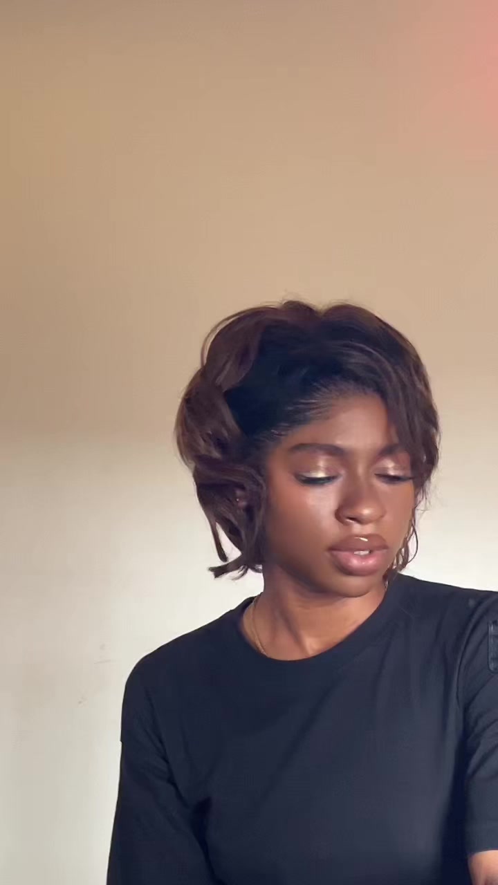 @Constance🦋🖤