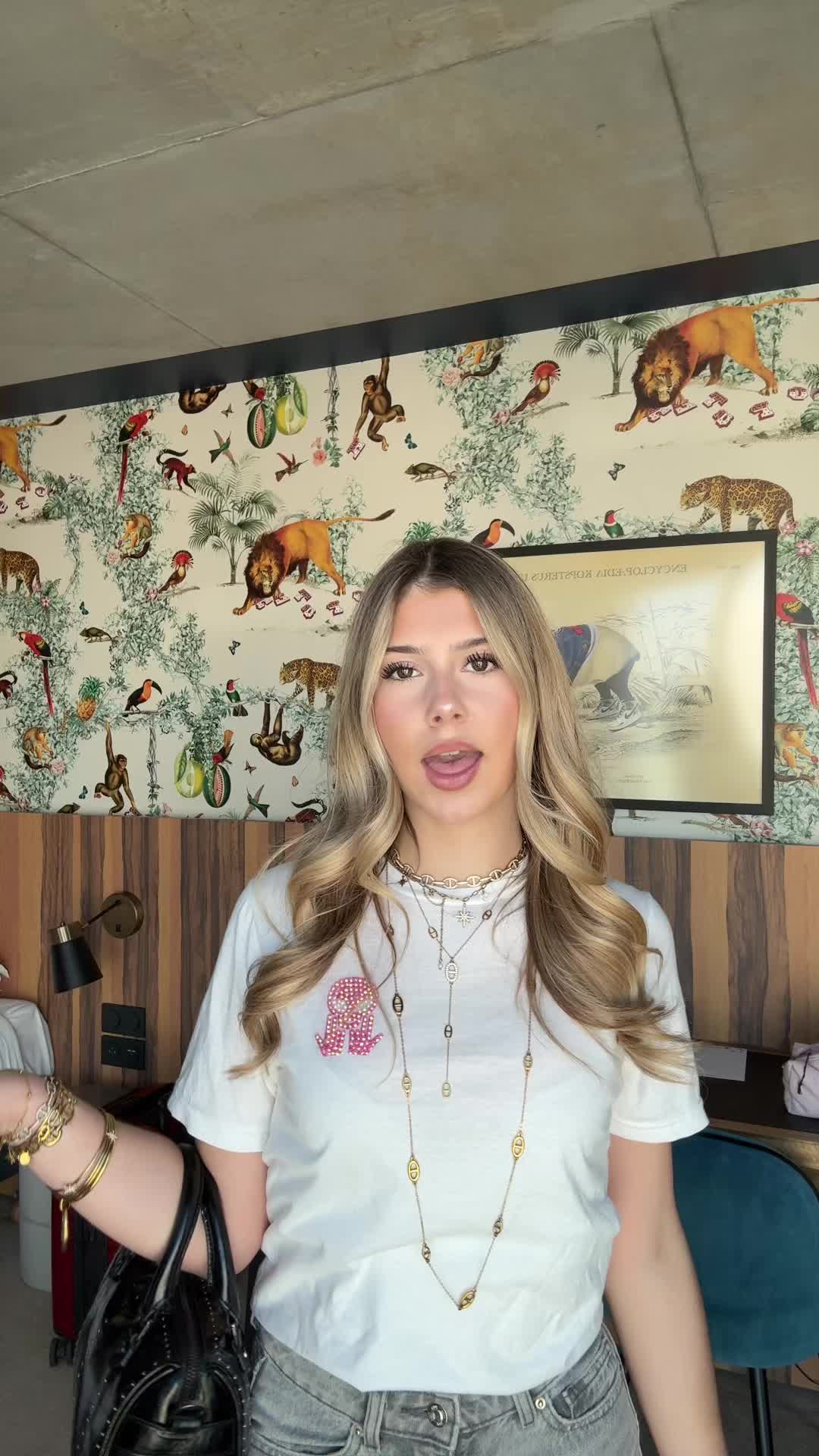 @𝐥𝐚𝐮𝐫𝐚💌🌈🌴🐠🍒🪩