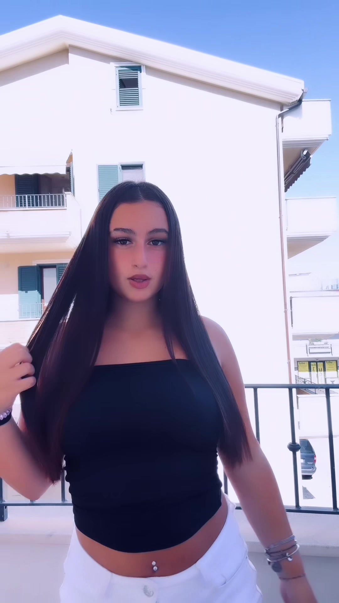 @𝟐𝟐