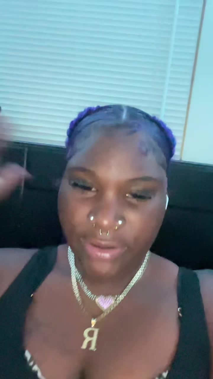 @thickerthanaasnicker 🍫