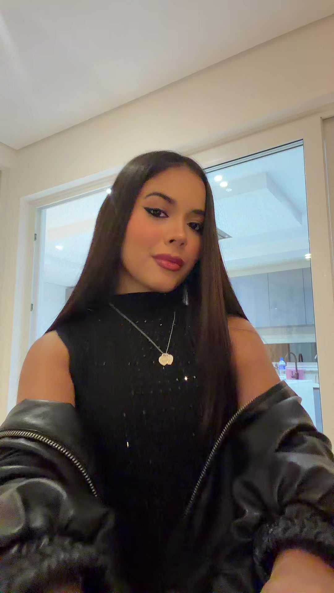 @gabisaiury.2