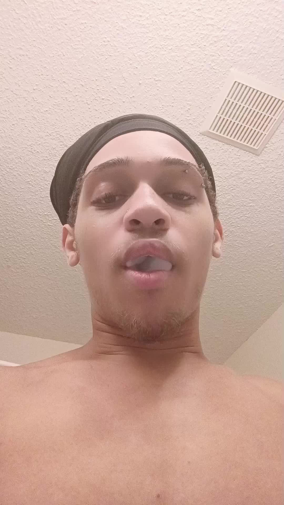 @👻