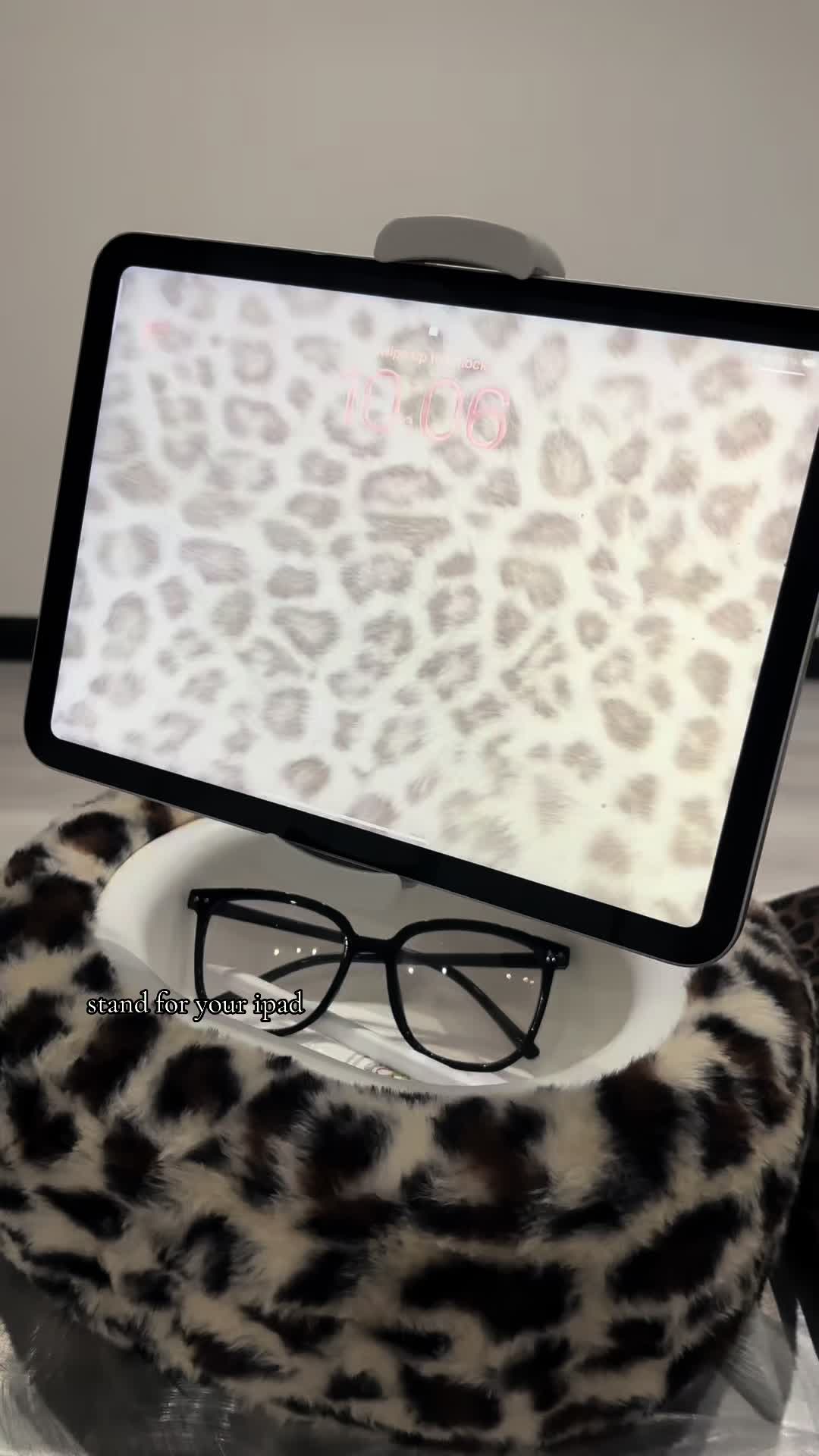 @︎︎