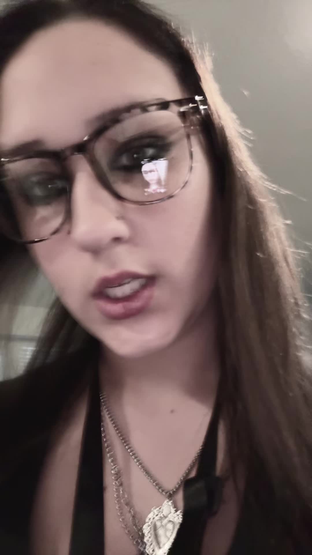 @𝔠𝔥𝔞𝔯𝔩𝔢𝔶
