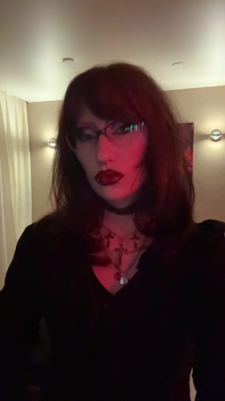 @🧛🏻♀️