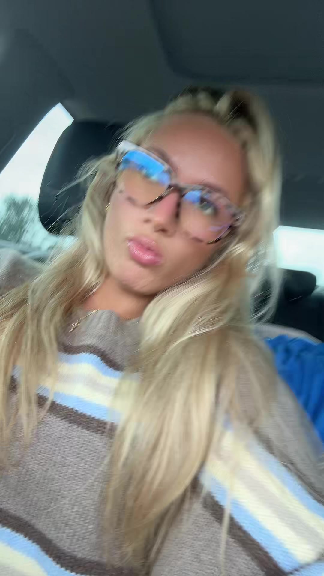 @Ella🦋