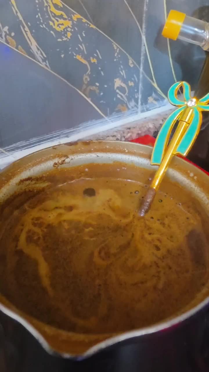 @حْوْرْ آلْعْيْنْ.