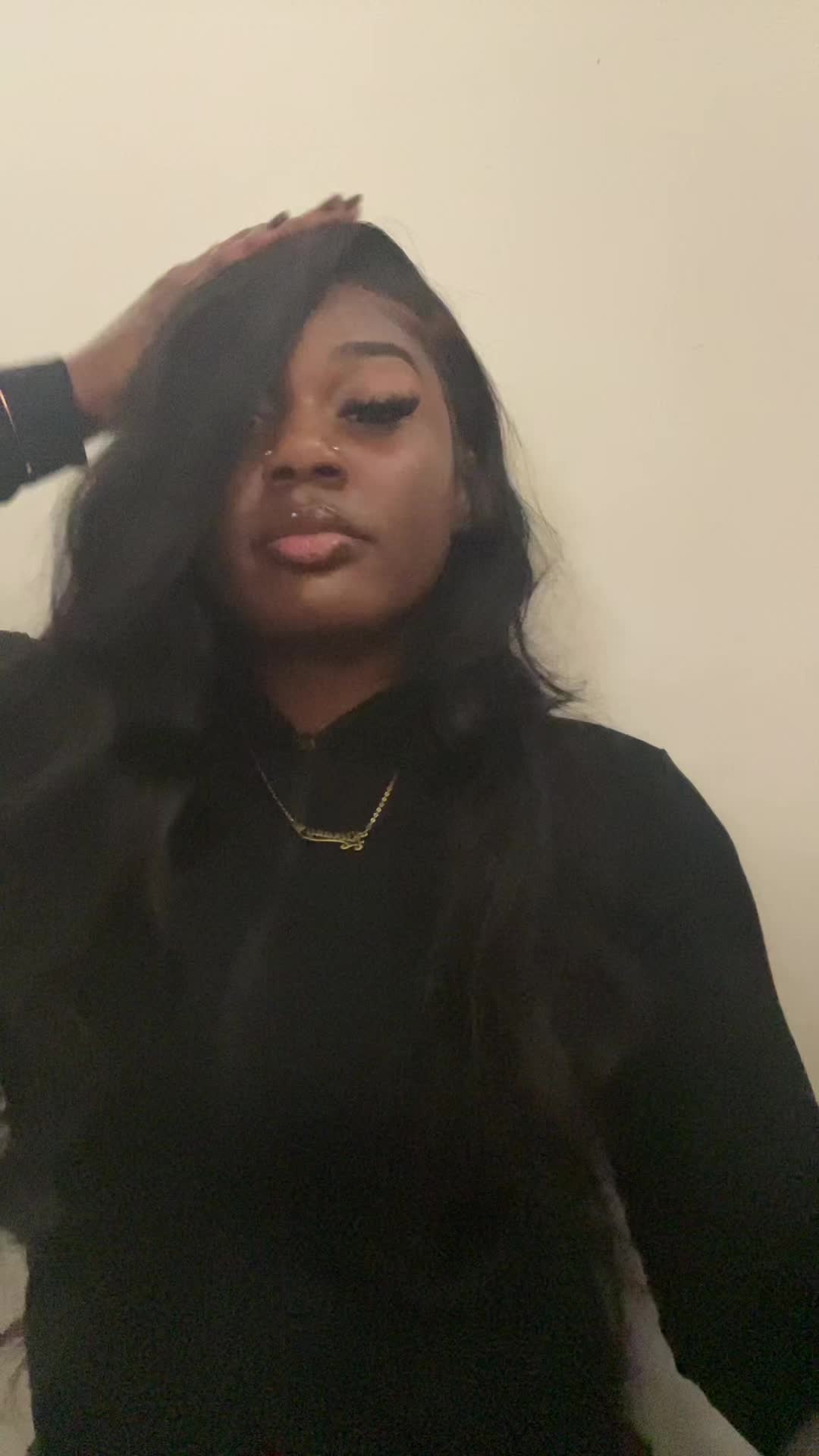@Banana 🍌 👩🏾&zwj;❤️&zwj;💋&zwj;👩🏽