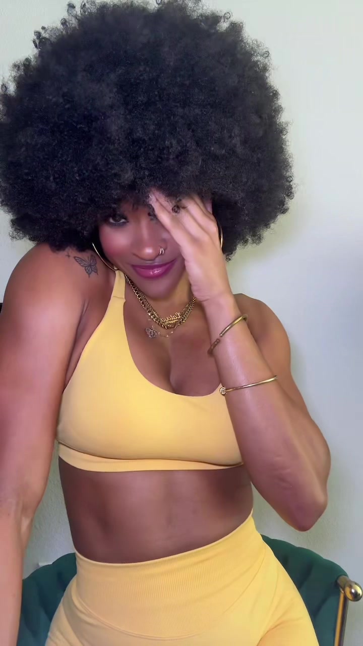 @CurlyHairToya