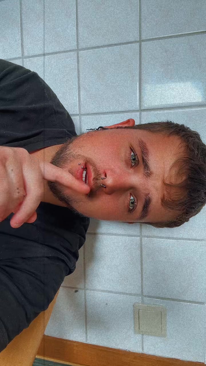 @Raphi98
