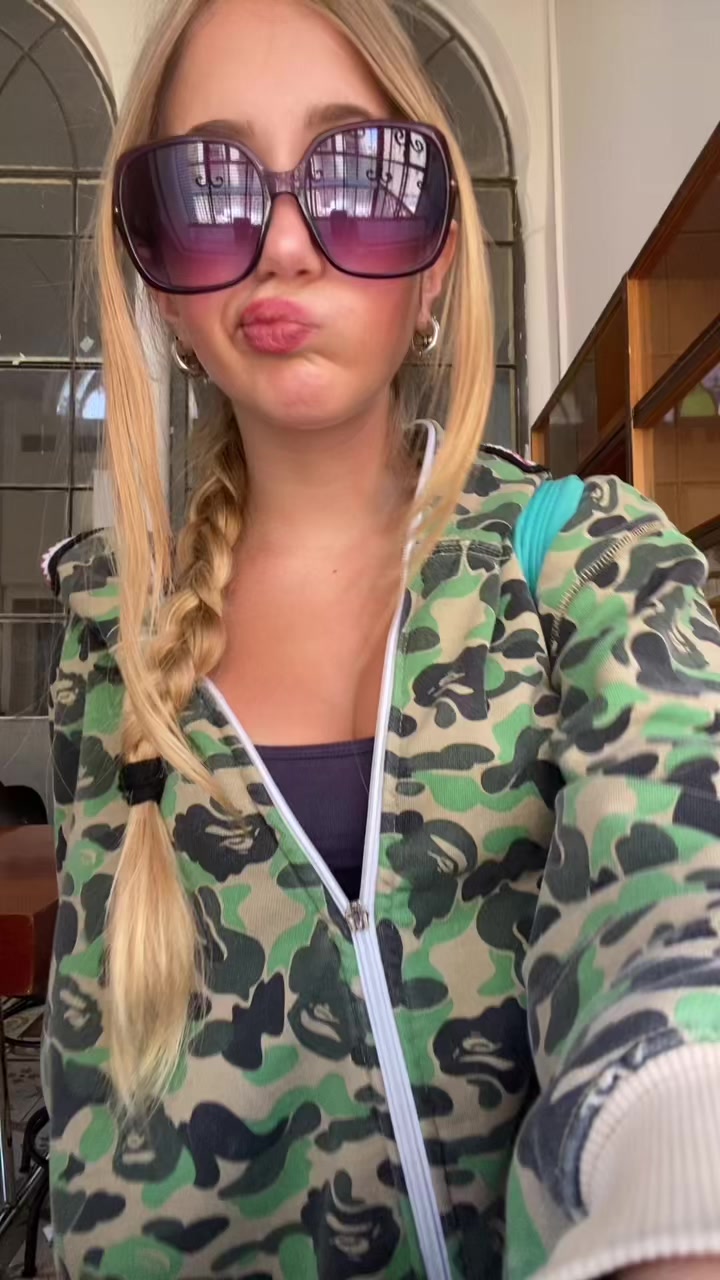 @Dumb_blonde