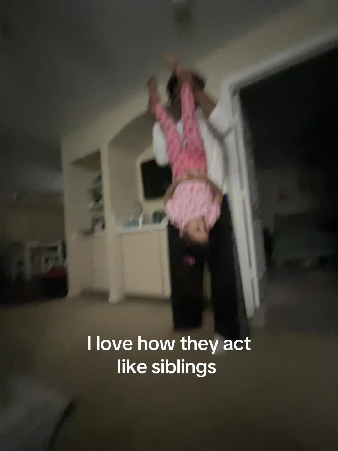 @•