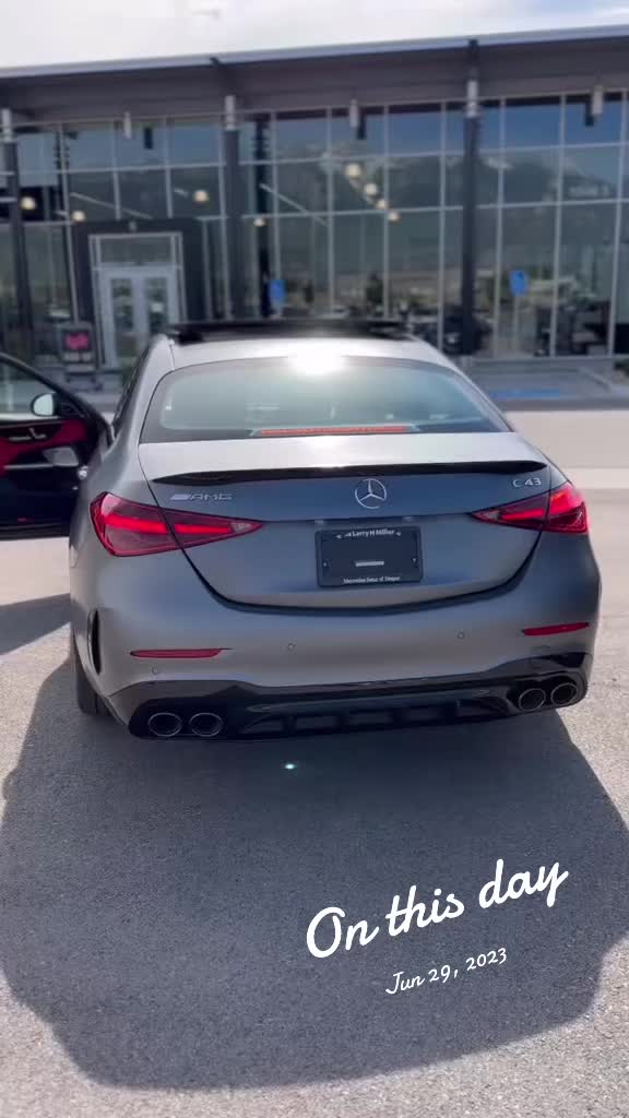 @Mercedes Lounge