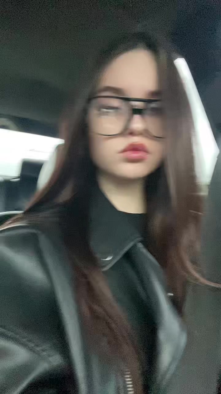 @__Anikawee_