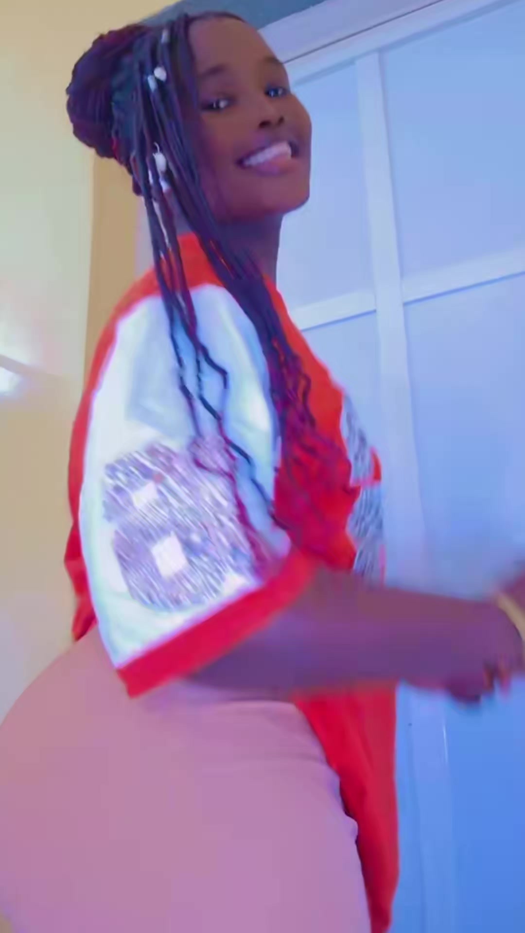 @Bella